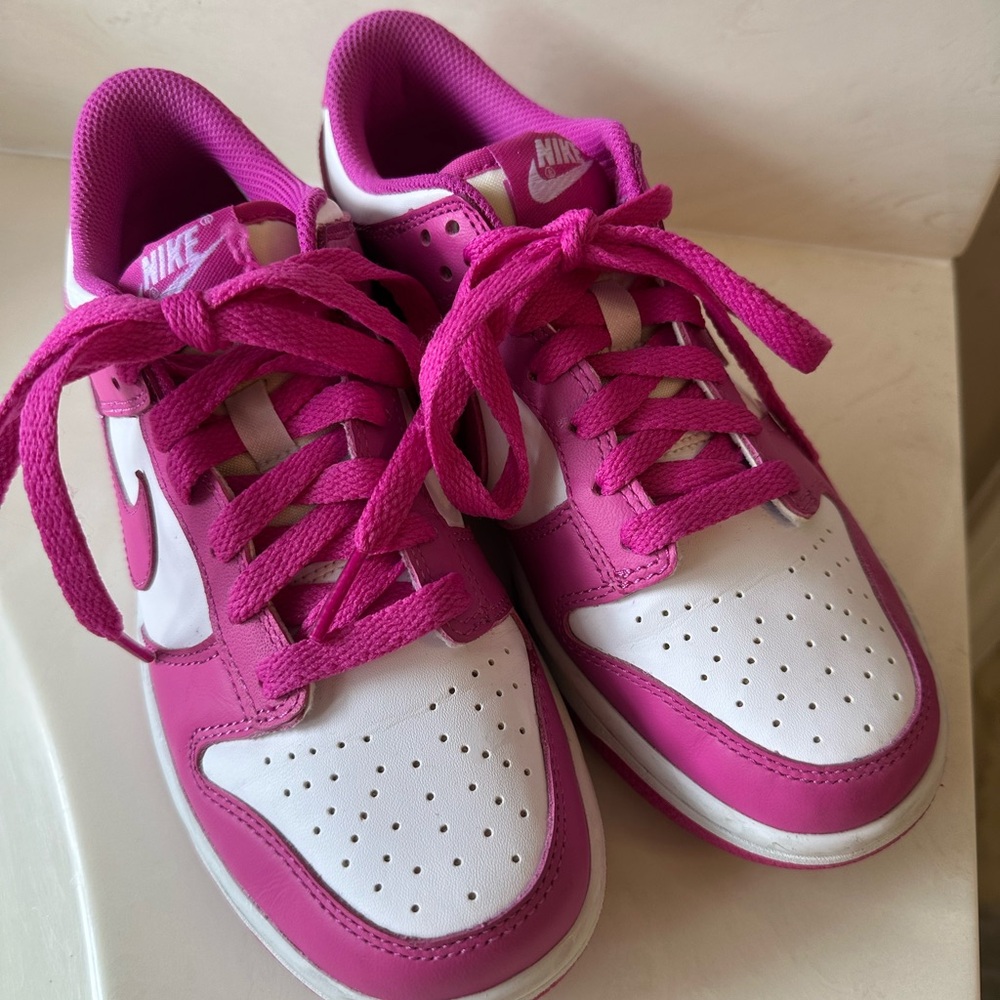 Nike dunk low fuchsia and white